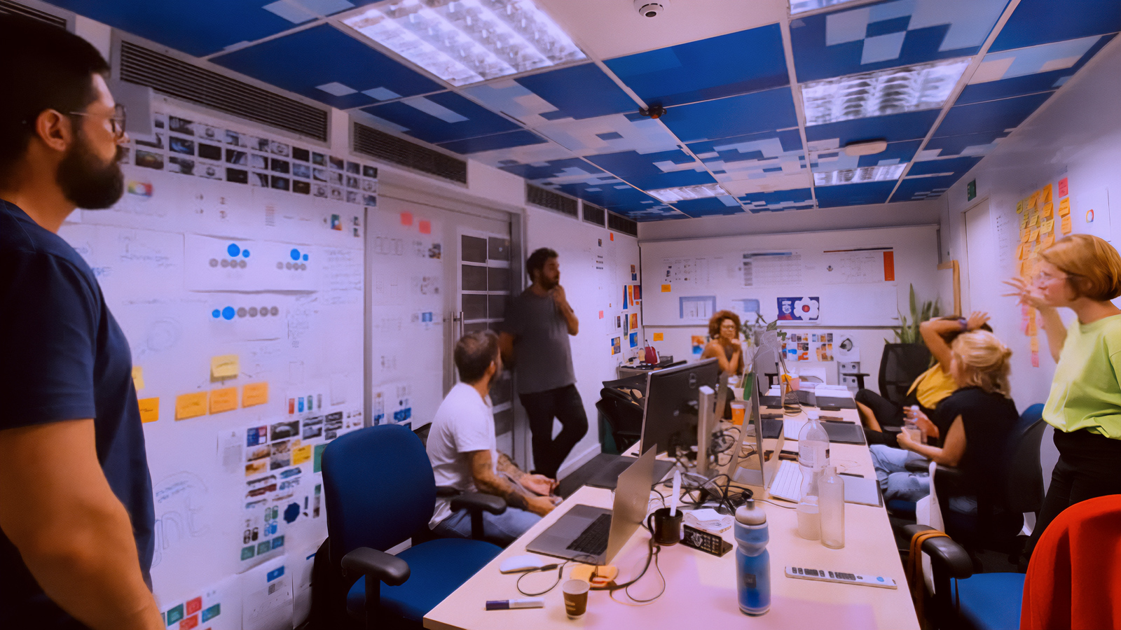 A sala do squad durante o processo
