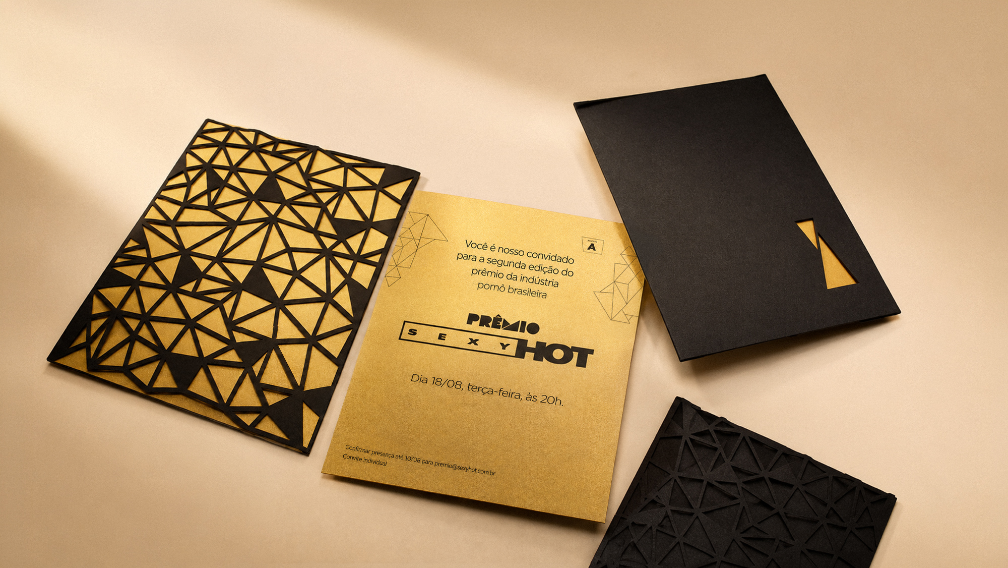 Convite em corte a laser, preto e dourado